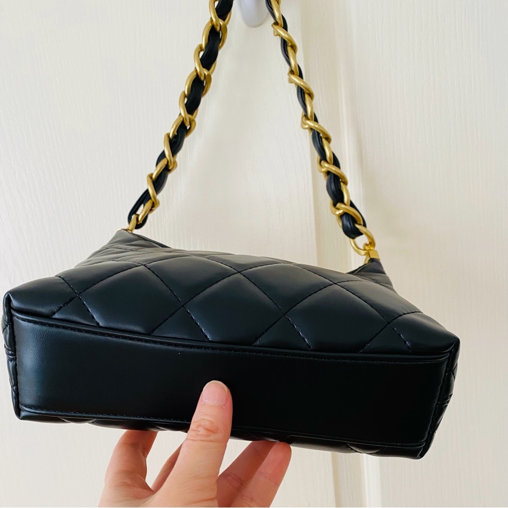 New in Box Chanel Makeup GWP Black Quilted Faux Leather 24A Hobo Shoulder Bag - Picture 7 of 13